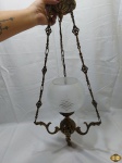 Lustre de teto em metal dourado trabalhado com cúpula central em vidro fosco lapidado. Medindo aproximadamente 30cm de diâmetro x 65cm de altura.