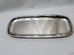 Travessa retangular rasa para peixe em aço inox Meridional. Medindo 52,5cm x 22cm.