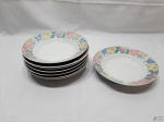 Jogo de 8 pratos fundos em porcelana com estampa floral. Medindo 20cm de diâmetro.