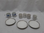 Lote composto de 3 pires, 2 xícaras de café e 4 copinhos, peças em porcelana.