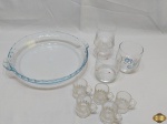 Lote composto de 5 canecas de shot, 2 copos de whisky, 1 taça de vinho e 1 travessa redonda em vidro temperado. Medindo a travessa 25,5cm de diâmetro x 5cm de altura.