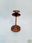 Castiçal 1 Vela Corpo Torneado cobre com Metal Dourado . Medida 21 cm altura