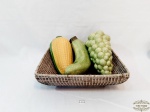 Centro de mesa em Ratam com Milho, Banana e Uva em Ceramica vitrificada. Medida Centro de mesa 32 cm x 32 cm x 9 cm e Milho 28 cm , banana 28 cm e uva 30 cm. 2 apresentam pequeno bicado.