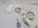 Lote diverso, composto de mixer Philips Walita (sem acessórios), tupperware e diversos acessórios de cozinha. Medindo a tupperware 31cm x 19cm x 9,5cm de altura.