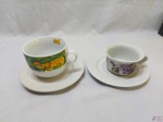 Lote de 2 xícaras em porcelana, sendo uma de consume e uma de chá.