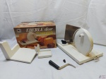 Fatiador de frios da marca Eberle Slicer, na caixa original com diversos acessórios.