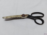 Antiga tesoura para picotar em aço. Medindo 21,5cm de comprimento.