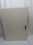 Armário para temperos em mdf com 5 prateleiras internas. Medindo 70cm de altura x 50,5cm de largura  x 11cm de profundidade. Necessita de colagem na placa branca do mdf.