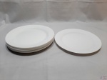 Jogo de 8 pratos rasos em vidro opalinado. Medindo 27cm de diâmetro.