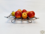 Fruteira em Metal com Frutas decorativas em Isopor Pintado. Medida Fruteira 29 cm x 29 cm x 6 cm altura e Frutas 7 cm altura