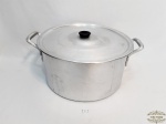 Grande Panela  caldeirao em Aluminio Rochedo . Medida 32 cm diametro x 16 cm altura