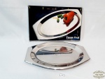 Travessa Oval em Aço Inox Industria Uruguaya. Medida 36,5 cm x 23 cm.