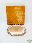 Travessa Oval Decorada e Bordas Recortadas em Prata 90 Old English Wollf. Medida 36 cm x 29 cm.
