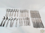 Faqueiro 72 Peças Aço Inox Hercules Linha Hotel. Medida sendo : 12 colheres sopa 20,5 cm comprimento; 12 Colheres Sobremesa 18,5 cm comprimento; 12 Facas de Mesa 23 cm comprimento e Lamina 11 cm comprimento; 12 facas Sobremesa 21 cm comprimento e lamina 10 cm comprimento; 12 Garfos Jantar 20,5 cm comprimento; 12 Garfos Sobremesa 18,5 cm comprimento;