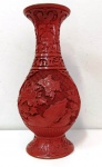 Exótico vaso estilo Cloisonné com aplique de resina vermelha - Mede: 26 cm