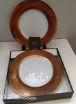 Gilded Porcelain Charger - Prato Banhado a OURO - CHRISTOFLE - https://www.christofle.com/eu_en/underplate-assiette-de-presentation-porcelain-07650270000001.html  - suporte não incluso