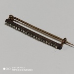 Alfinete em Ouro Branco com 22 brilhantes  - peso : 2,0 g