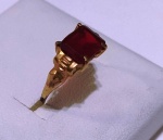 Anel em Ouro  baixo   com pedra(possível Rubi ) - Aro 12 - peso: 1,63 g