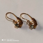 Par de brincos em Ouro   baixo  com pedra azul - Peso : 0,73 g