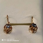 Par de brincos em Ouro   baixo com pedra azul - Peso : 0,80 g