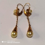 Par de brincos em Ouro  com pérola  - Peso : 2,44 g 