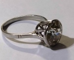 Magnifico anel solitário em OURO BRANCO 18K com incrustação de diamante -Letra Q aproximados 3 ct  - aro 18 -  Pesa: 4.24 grs