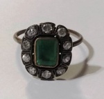 anel ouro baixo - aro 16 - esmeralda - 1 ct -10 brilhantes  - 2,82
