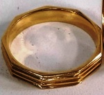 Aliança em Ouro 18K com detalhes Sextavados - Aro 20- Peso: 4,13 g