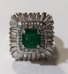 Antigo anel carré  com  esmeralda colombiana ouro branco  com  brilhantes 3 ct aproximadamente  - aro 16 - peso: 8,5 g