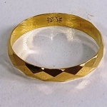 Aliança em Ouro 18K com detalhes geométricos - Aro 18 - Peso: 1,5 g