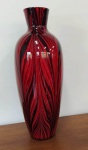Grande Vaso em Murano São Marcos - coloração vermelha com veios pretos . Mede: 65 x 24 cm