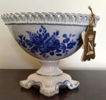 Fruteira em porcelana CAPODIMONTE. Mede: 20 x16  cm.