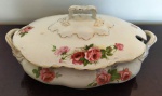 Antiga sopeira em porcelana inglesa . Possui marcas do tempo . Marca : J & G Meakin - 1912 . Mede: 35 x21 cm