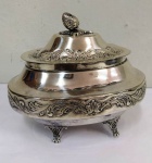 Pequena compoteira  em Banho de Prata ricamente ornamentado. Com contraste SHEFFIELD PLATE - Mede: 15 x12 cm
