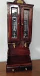 Antigo Barzinho Porta bebidas de mesa em madeira com vidro jateado e gavetinhas . Mede: 80x5x25 cm 