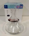 Decanter em vidro 1,5 L na caixa . Marca : BAR . Mede: 20 cm
