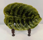 Linda saladeira italiana em cerâmica esmaltada em formato de flor . Marca: MAJOLICA - numerada . Mede: 32x24 cm