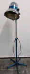 Sensacional abajour montado com uma carcaça de secador de cabelos antiga Marca : ULTRAWELL . Perfeita, super superconservado.Mede: 1,76 cm regulável.
