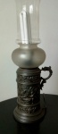 Antigo Abajour com base em caneca em  pewter trabalhado . Mede: 40 cm  (A)
