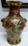 Maravilhoso Vaso em porcelana SATSUMA .com detalhes de leões nas laterais . Mede: 38 x 24 cm