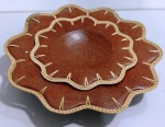Belíssimo Jogo de 2 tijelas de cerâmica do vietnam redondas com detalhes em Rattam em formato flor, acabamento impecável e pode ser lavado com alta durabilidade, não mancha e lavavél. Medem: 28 -  41 cm