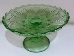 Cremeira em vidro antigo verde . Mede: 21 x 11,5 cm