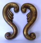 Arte Sacra  - Fragmento ornamental em madeira dourada. Mede: 27 cm 