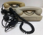 2 antigos telefones de baquelite - Não testados - No estado
