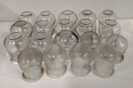 Conjunto de 19 Antigas ventosas em vidro para prática de ventosaterapia. Medem: 8  cm