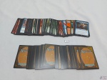 Lote com mais de 100 cartas sortidas do jogo Magic.