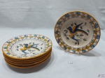 Jogo de 6 pratos fundos em porcelana portuguesa V.L, pintados à mão. Medindo 21,5cm de diâmetro.
