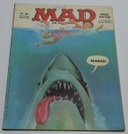 Revista em quadrinhos MAD em português, Nº 20, Editora Vecchi, apresenta uma assinatura de caneta na capa