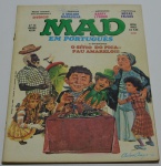 Revista em quadrinhos MAD em português, Nº 38, Editora Vecchi, apresenta uma assinatura de caneta na capa