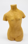 DIVERSOS - Busto feminino, moldado em barro cozido. Alt. 33 cm.
